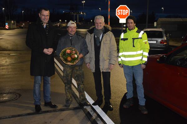 Bild vergr��ern: 18-01-02_Erster Besucher Wertstoffhof (3)