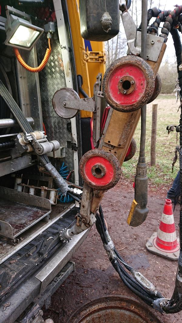 Bild vergr��ern: Der Fr�sroboter f�r den Kanal ist einsatzbereit.
