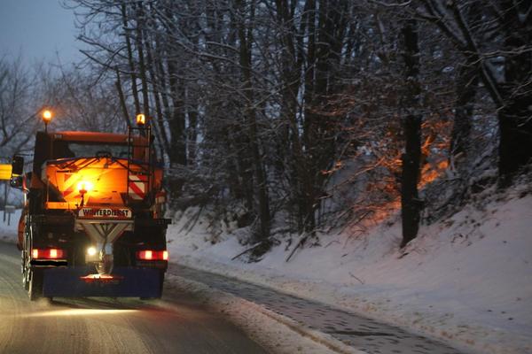 Bild vergr��ern: Winterdienst voll im Einsatz
