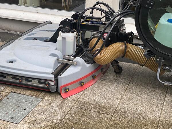 Bild vergr��ern: Das �Schrubbdeck� im Einsatz in Landau
