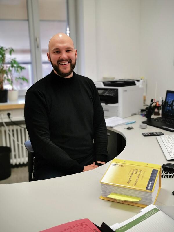 Bild vergr��ern: Bevor er
2019 zum EWL kam, war Tomy
Kiptschuk (30) schon einige Jahre f�r die
Stadt Landau t�tig.
(Foto: EWL, rechtefrei verwendbar)